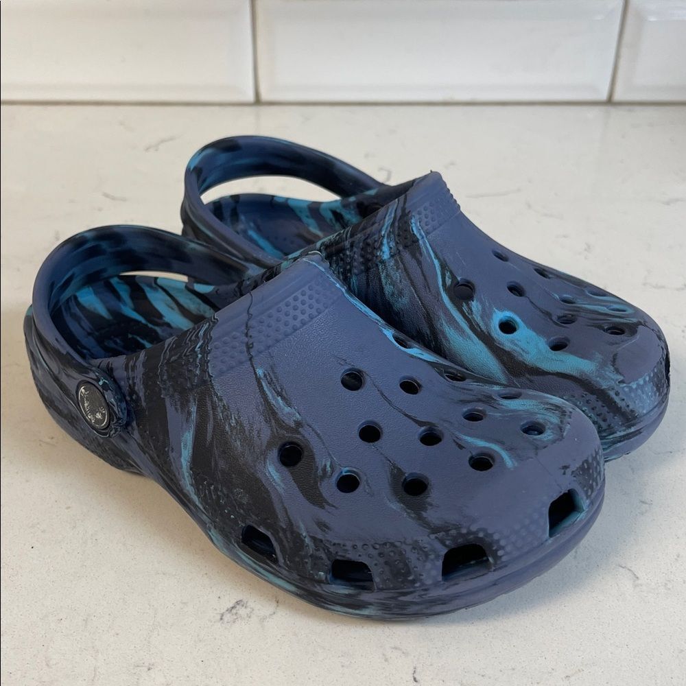 KIDS' CROCS LITTLE KID CLASSIC MARBLED 2 CLOGS Blue Swirl Clog Shoes Size 13 - Picture 11 of 17
